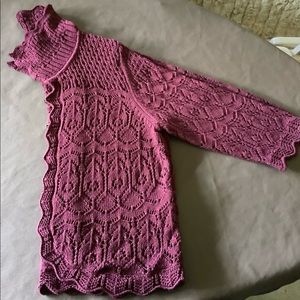 Hand crochet beautiful top with hook & eye.